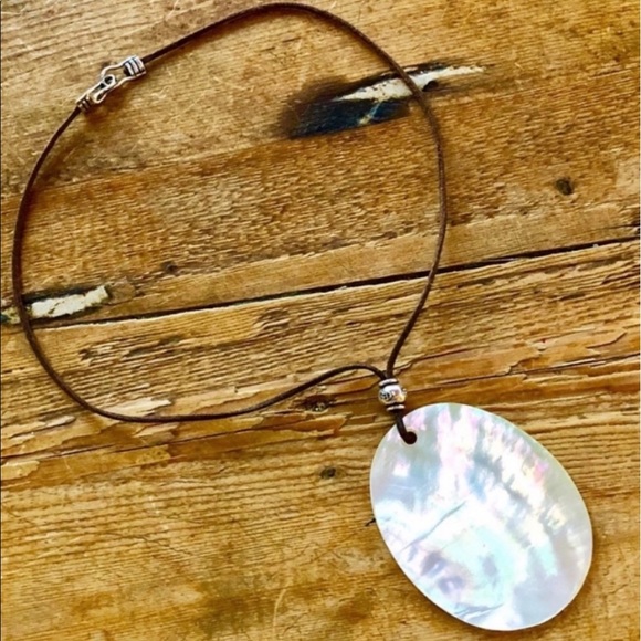 NWOT Genuine Mother of Pearl Choker Necklace - Picture 4 of 8